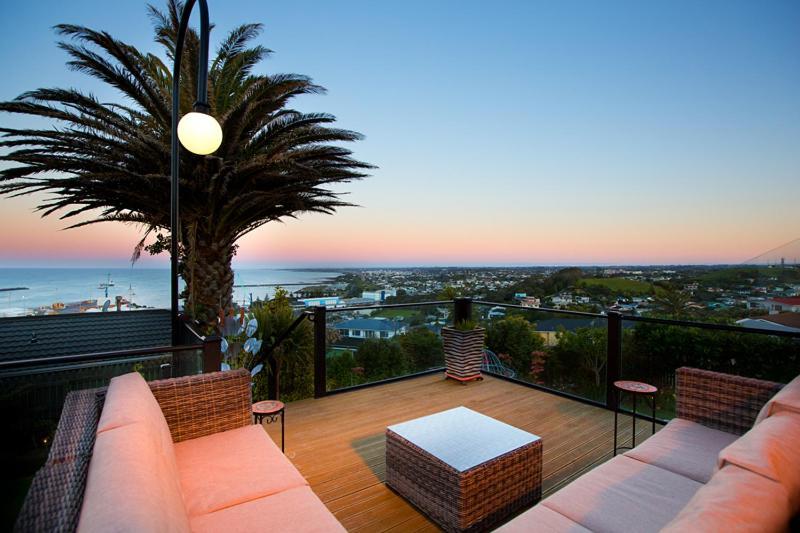 Tivoli Homestay New Plymouth Exterior photo