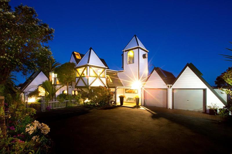 Tivoli Homestay New Plymouth Exterior photo